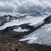 Kurz vor dem Gipfel hat man schon einen kompletten Überblick über den Mittelbergferner und damit über das -noch sommerliche- Gletscherskigebiet Pitztal