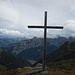 Das Holzkreuz bei Päuggenegg, rund 1500 Meter tief liegt unser Ziel Erstfeld