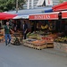 Ankunft in Тетово (Tetovo) mit vielen Läden im Ortszentrum.