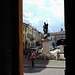 La statua di Ferrante I Gonzaga in piazza Mazzini dal Palazzo Ducale di Guastalla.