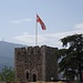 ... zur [http://mazedonien-info.de/skopsko-kale-die-festung-von-skopje/ Festung Kale | Skopsko Kale] ;
mit 77 m hohem Gipfelkreuz des Hausberges Vodno im Hintergrund