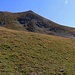 Landschaft kurz bevor wir den namenlosen Bergsee P.2427m erreichten. Der Gipfel ist P.2658m, der nordwestliche Vorgipfel der Велика Рудока (Velika Rudoka) / Maja e Njerit. Vom namenlosen See steigt man zunächst rechts in den Sattel hinauf wo auch die Grenze zum Kosovo überschritten wird.
