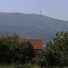 Ankunft in der mazedonischen Hauptstadt Скопје (Skopje). Über der Stadt thront das überdimensionale Gipfelkreuz auf dem Berg Крстовар (Krstovar; 1067m).