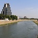 Dur die mazedoniesche Hauptstadt Скопје (Skopje; 245m) fliesst der Вардар (Vardar). Er ist auch der längste und grösste Fluss des Landes.