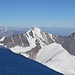 Blick nach Westen. Ganz rechts im Dunst der Elbrus.
