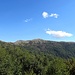 Eine dichte Busch- und Waldzone umgibt die Hügel. Auf den Monte Ceresa bin ich vor 3 Jahren auf einer ca. 25 km langen Wanderung vom Meer aus gestiegen
