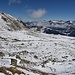 Blick zurück zum Piz Val Gronda - wir wandern über die Ebene - rechts vom Schafschopf vorbei auf die Alp Gren