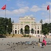 İstanbul - Beyazıt Meydanı.<br /><br />Der Platz liegt im Stadtteil Fatih. Auf dem Foto ist der Eingang zur İstanbul Üniversitesi zu sehen.