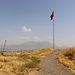 Auf dem zirka 1750m hohen Van Dağı weht die türkische Fahne.