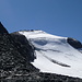en redescendant du sommet : le glacier du versant nord et l'arête sommitale .