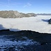 Am Ende des Nebelmeeres die Niesenkette