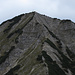 Steiler Schotterberg / Monte ripido, pieno di pietrisco scivoloso