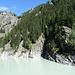 Rückblick vom Staudamm zu Tyrolienne und Umgehung (im Schluchteinschnitt) ...