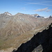 Blick ins hinterste Val Russein, darüber der Cuolm Tgietschen (vorn) und Heimstock (hinten).  
