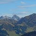 Rechts Walser Hammerspitze (ehemals Schüsser), links Top of Allgäu - der Krottenkopf mit Nachbarn