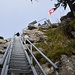 Treppe auf die Gipfelplattform des Pizalun.