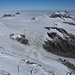 Großglockner - Ausblick am Gipfel in etwa nördliche Richtung. Am Johannisberg befindet sich der Pasterzenboden, der talwärts über den Hufeisenbruch in den eigentlichen Gletscher übergeht.