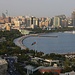 Bakı: Aussicht vom Dağüstü Park auf die Bucht an der die aserbaidschanische Hauptstadt liegt.