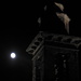 Mond und (künstlich) beleuchteter Kirchturm von Rasa