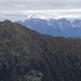 der Rammelstein vor den Sextener Dolomiten, rechts die Drei Zinnen