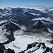 Großglockner - Ausblick am Gipfel in etwa südliche Richtung. Über das Ködnitzkees schauen wir ins Ködnitztal (mittig), wo unsere Tour beginnt und endet.