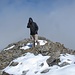 Unproblematisch erreiche ich den leicht mit Neuschnee bedeckten Pic de Campbieil (3157m), mein zweiter 3000er fuer heute. Leider ist die Sicht nicht gerade berauschend.