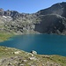 Il lago presso il quale sorge il bivacco 