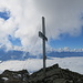 das Kreuz so gross wie die Aussicht - mit den 2562m ein herrausragender Panoramaberg, der steil 2000m ins Tal abfällt