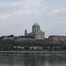 Blick auf Esztergom vom nördlichen Donauufer aus