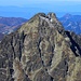 Gipfelaussicht vom Gerlachovský štít (2654,4m): <br /><br />Der schöne Felsberg Vysoká (2547,2m) herangezoomt.