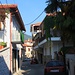In den Seitengassen von Λιτόχωρο (Litóchoro; 293m), einem ausgesprochen schönen griechischen Dorf.