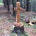 Holzkreuz im Wald...