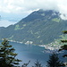 Gersau und links oben ist das Seebecken von Luzern zu sehen