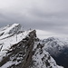 Auf dem Grat des Berger Calanda, hinten der Rossfallenspitz