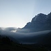 Auf der Höhe vom Schwändeli lockert sich der Hochnebel auf. Blick zum Klöntalersee