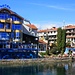 Sehenswertes Hotel im Zentrum von Струга (Struga) / Strugë. In Struga entleert sich der Охридско Езеро (Ohridsko Ezero) über den Fluss Црн Дрим (Crn Drim) / Drini i Zi.