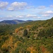 Unterwegs zwischen Ресен (Resen) und Битола (Bitola). Die Strasse führt über eine kleine Bergkette mit schönem Herbstwald.