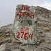 Gipfelgrenzstein auf dem 2764m hohen Голем Кораб (Golem Korab) / Maja e Korabit. <br /><br />Den höchsten Berg von Albanien und Mazedonien bestieg ich von der albanischen Seite her, siehe dort für den genauen Besteigungsbericht.