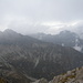 Blick westwärts auf die Cima dell'Uomo und den wolkenverhangenen Pizzo di Vogorno (2442 m).