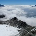 Blick vom Gipfel über den Gletscher ins Val Chiavenna