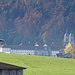 Zoom auf das rund 3 km entfernte Kloster Einsiedeln. Das Kloster ist mit 2'140 Hektar der grösste Privatbesitzer in der Schweiz. Am Ende unserer Wanderung in Pfäffikon stellen wir fest, dass unsere über 12 km lange Wanderung mehrheitlich auf dem Grundbesitz des Klosters verlief.