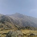 der ansatzweise blaue Himmel täuscht, fast ununterbrochen fällt Nieselregen, ab ca. 2700m in gefrorener Form