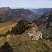 Dent de Corjon (1967m): Gipfelaussicht nach Norden ins Tal Haute Gruyère.