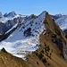 Anschliessend bei meinem Ausflugg auf den Glegg: Kamm nochmals aus direkterer Perspektive. <br />Frage: oben links zweite Berggruppe könnte das die Sulzfluh sein?