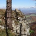 Felsköpflein auf etwa 1030m mit kleinem Steinmann, Blick gegen Norden.