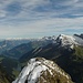 Blick vom Zindlenspitz mit Rossalpelispitz und Brünnelistock (Bildmitte)