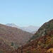 <b>Il Torrione (1805 m) e il Pizzo di Gino (2245 m) spuntano alle spalle della Val Mara. <br />Mara deriva dal termine gallico "marra", che indica burroni e corsi d'acqua di montagna.</b>