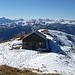 Gipfelhütte Alvier mit Glarner Prominenz im Hintergrund