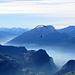 Blick ins Churer Rheintal - und den "Felsspalt" durch den Landquart fliesst (und die Autolawine nach Davos rollt)