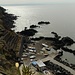 ein paar Bilder off-topic von einer Inselrundfahrt am Vormittag: Hafen von Ginostra m Überblick, soll lange der kleinste Hafen Italiens gewesen sein